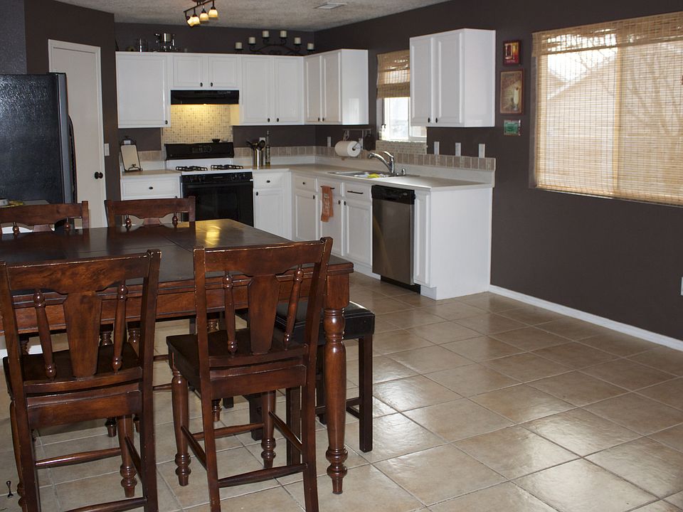 Eat-in Kitchen