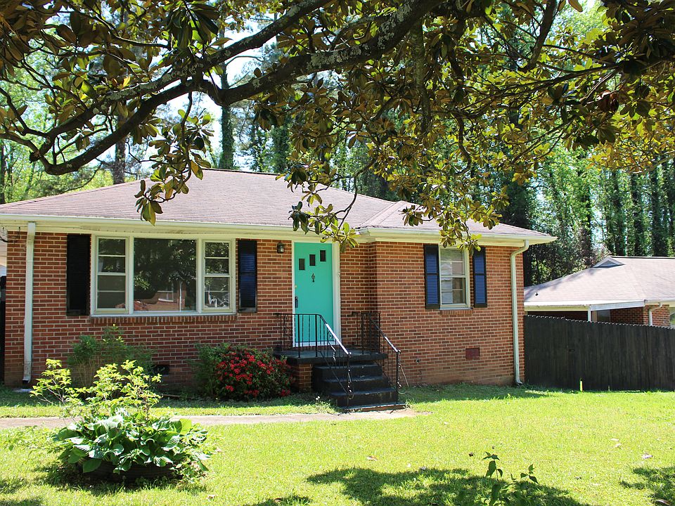 1st image of 872 Daniell Dr SE