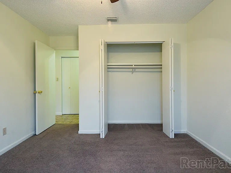 Jefferson Square Apartments — Photo 20