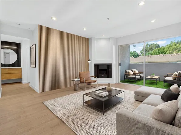 15455 Sherman Way, Van Nuys, CA 91406