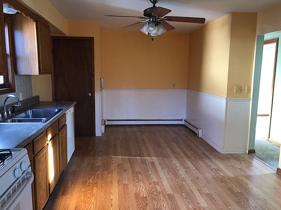 2nd image of 19 Lakeview Pl Floor 2