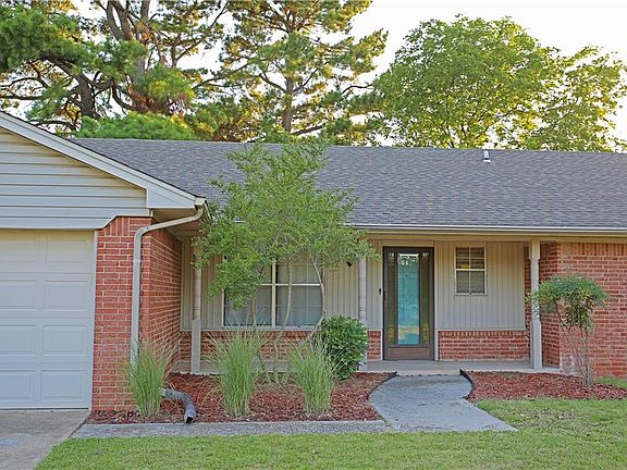 3rd image of 305 Eastwood Cir
