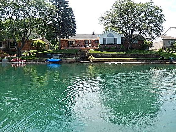 4th image of 52443 Belle Arbor Dr