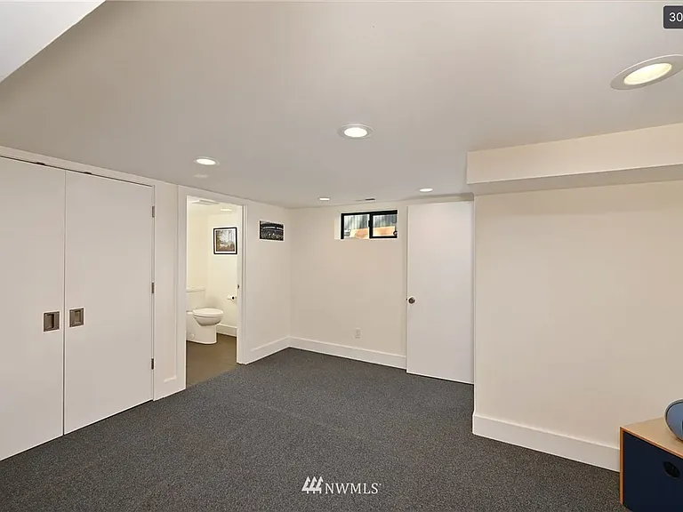 1609 Warren Ave N — Photo 13