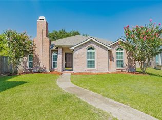 2918 Periwinkle Ct, Garland, TX 75040