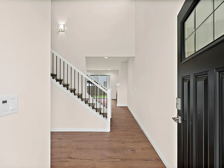 15851 Woodland Ct SE — Photo 3