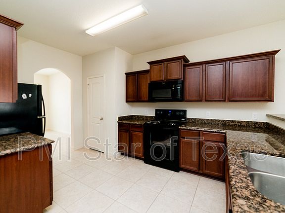 3rd image of 142 Cottonwood Dr