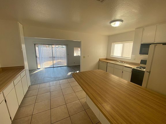 4th image of 1588 S Christy Ln