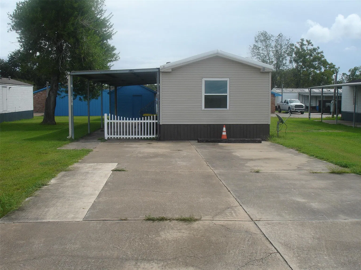 3 bed, 2.0 bath, 1216 sqft, $1,500 — Photo 2