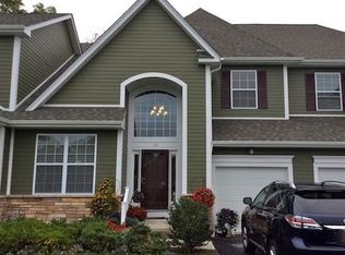121 Victoria Pl, Melville, NY 11747
