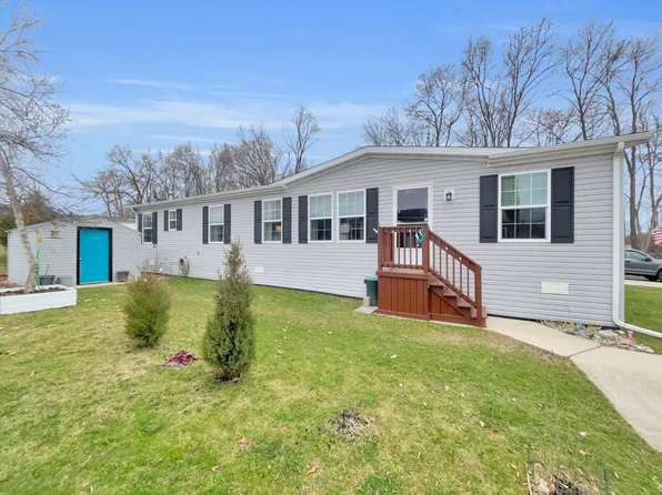 13596 Albany Ct, Hartland, MI 48353