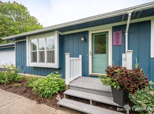 898 Hunt St SE, Lowell, MI 49331