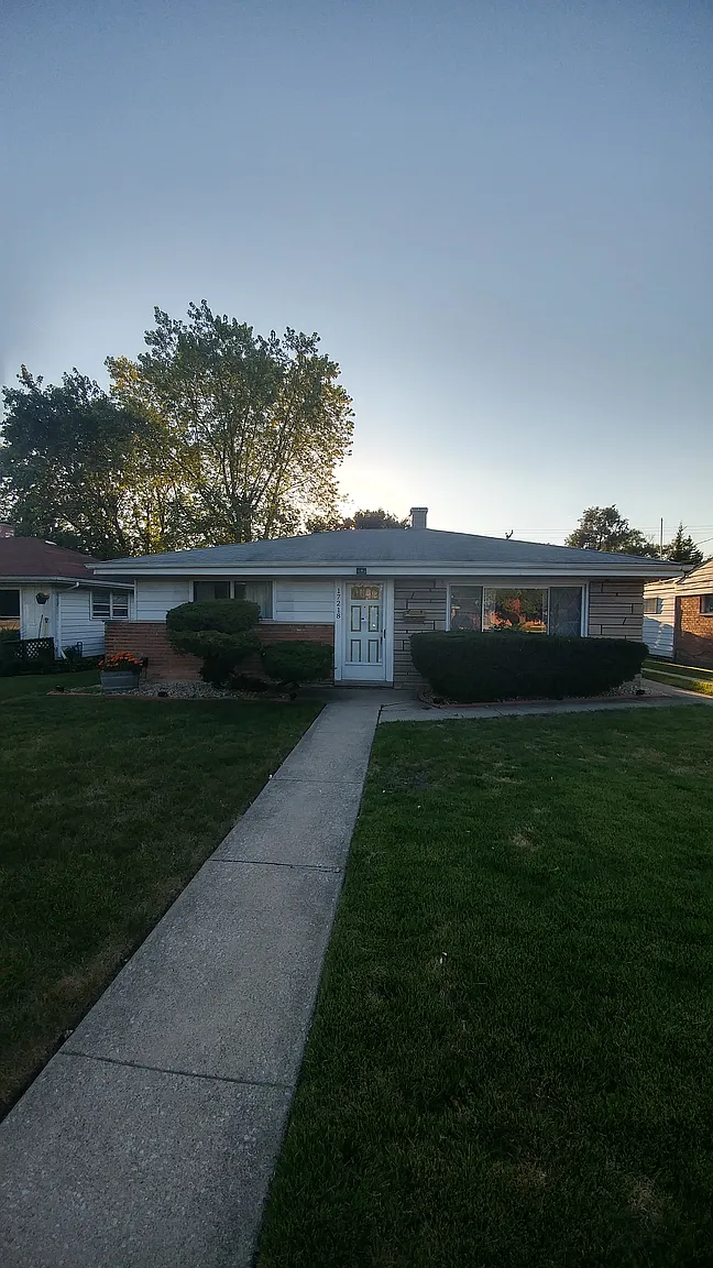 17218 Burnham Ave photo 1