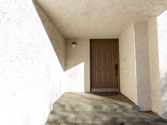 4th image of 18354 Collins St Unit F