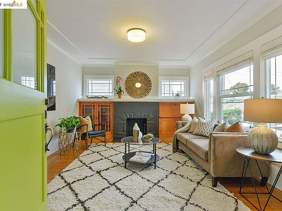 4th image of 831 E 21st St
