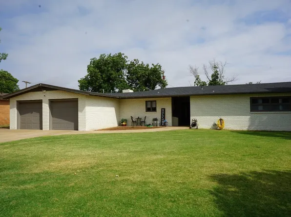 1611 E Buckley St, Brownfield, TX 79316