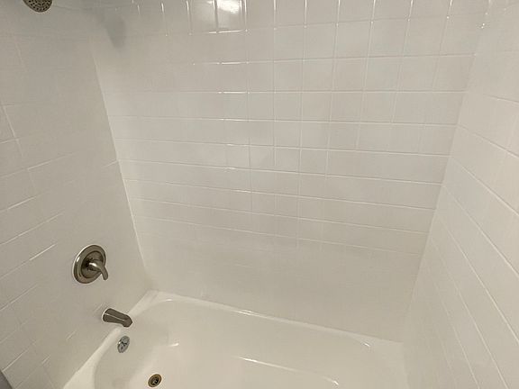3rd image of 11040 S Kilbourn Ave APT 6