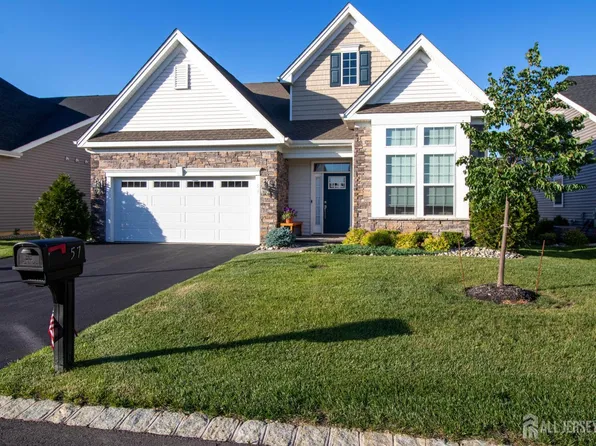 57 Starlight Dr, Monroe Township, NJ 08831