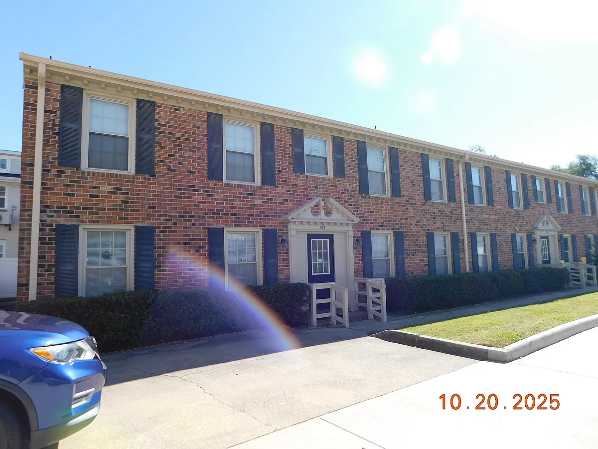 Building Photo - 414 19th St #204B