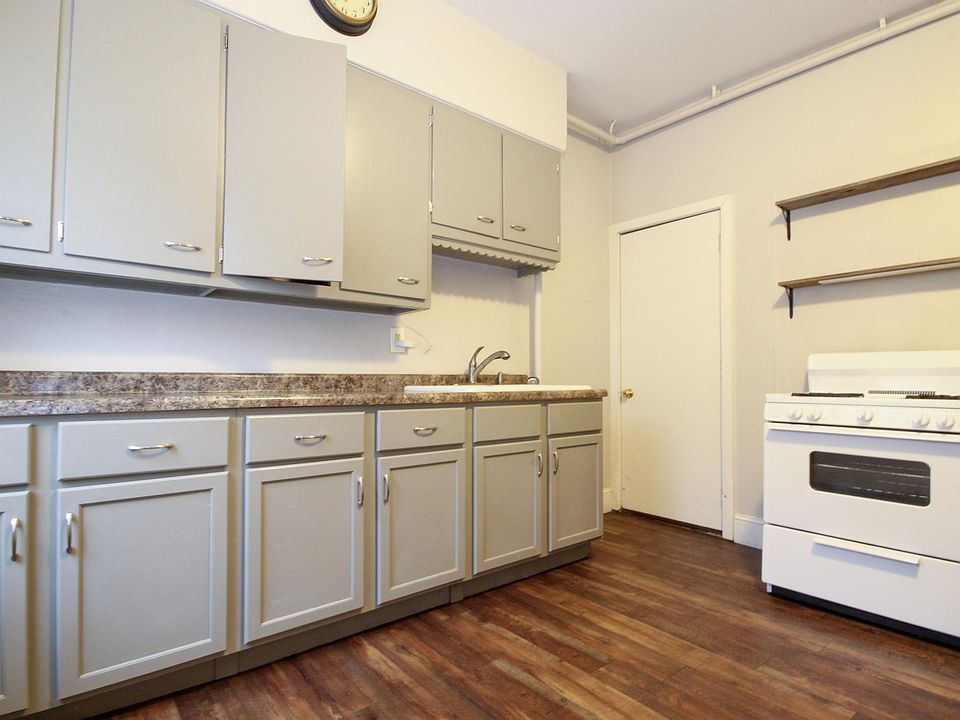 1st image of 602 Reaney Ave E #1