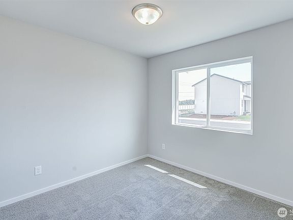 5th image of 609 N Oak Street