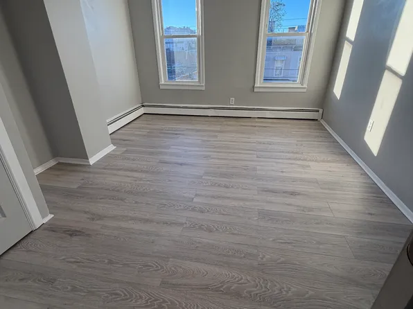 62 Cambridge Avenue image 4 of 7