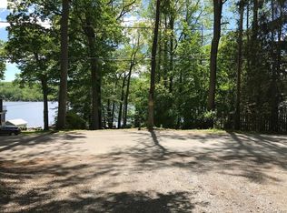 190 W Shore Dr, Putnam Valley, NY 10579