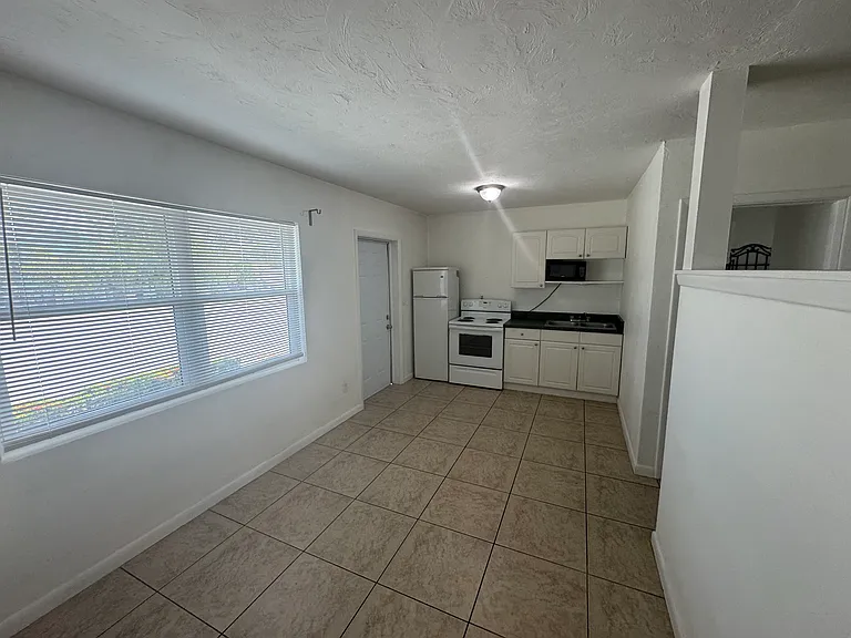 69 W Bay St #104 — Photo 3