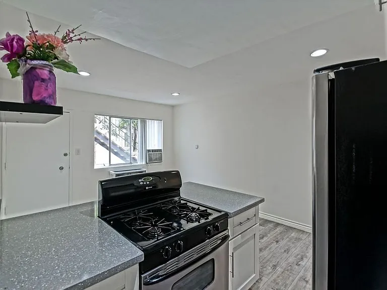 3655 Midvale Ave — Photo 9