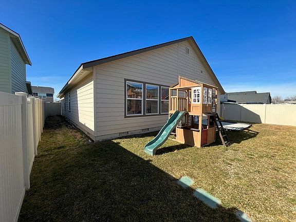 4th image of 698 N Scotney Ave