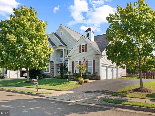 4057 Cray Dr, Warrenton, VA 20187