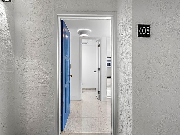 4th image of 330 SE 20th Ave APT 408