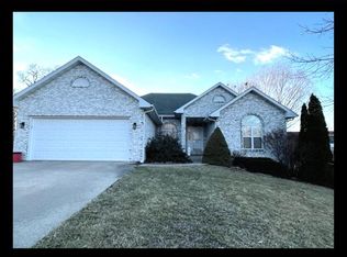 1111 Valley View Ct, Macon, MO 63552