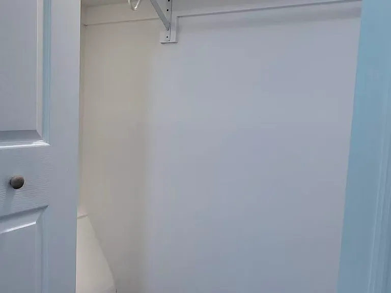 Walk-in closet 2