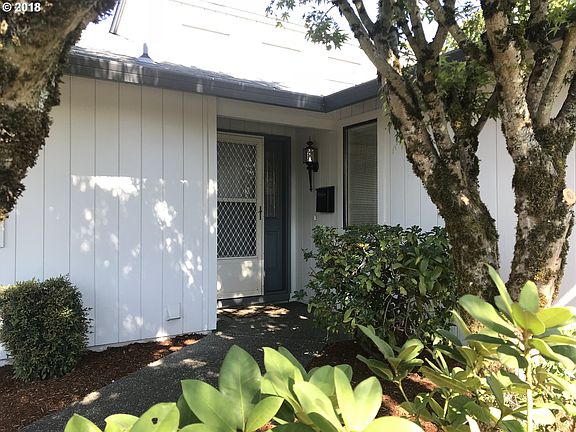 5th image of 2517 SE Balboa Dr