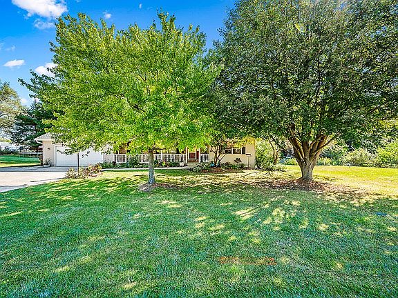 2nd image of 202 Schmitt Ln