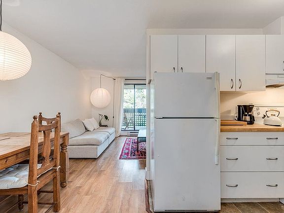 5th image of 2458 York Ave #102