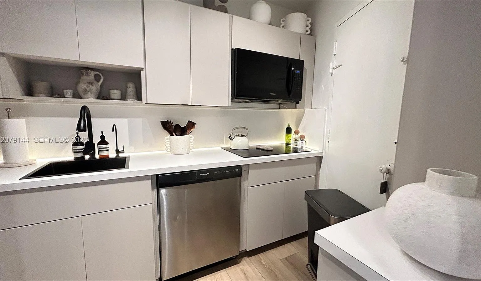 Triton Tower Condo — Photo 2