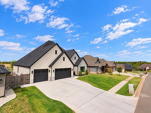 4th image of 3832 Legacy Dr