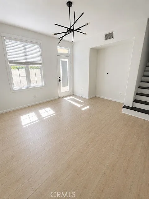 3 bed, 1336 sqft, $3,975 — Photo 3