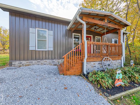 2nd image of 1188 Evergreen Way