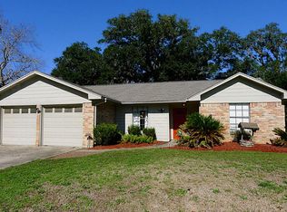 110 Sunflower St, Lake Jackson, TX 77566