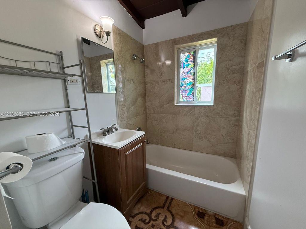 381 NW 16th St, photo 7