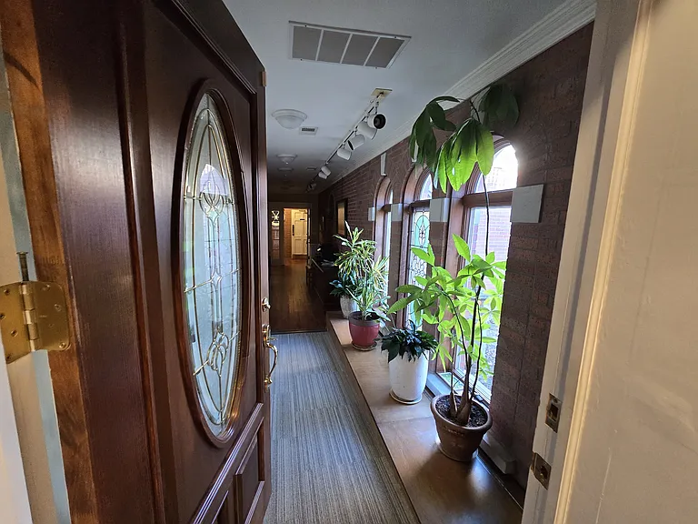 216 S Spring St — Photo 14