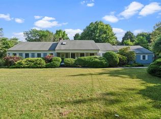 6094 N Country Rd, Wading River, NY 11792