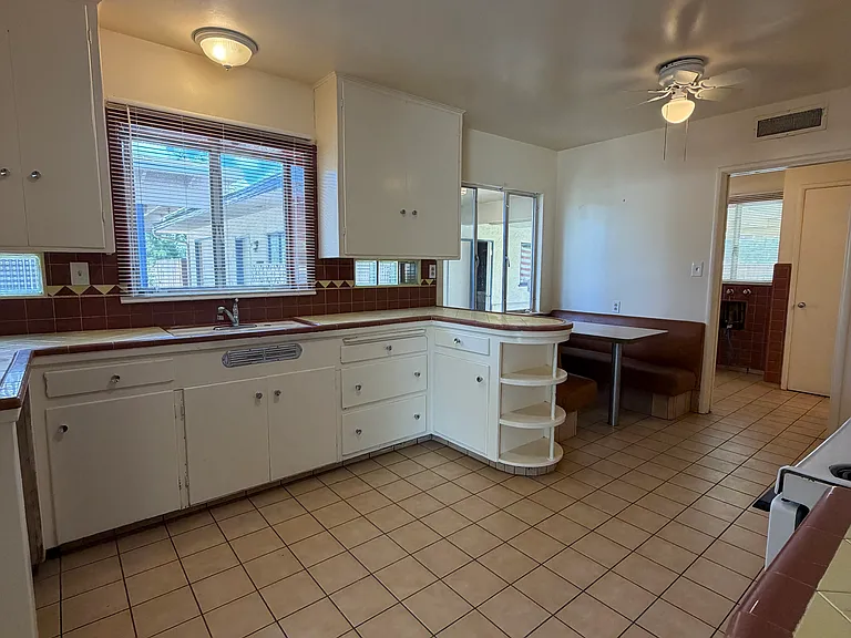 2038 E Ashlan Ave — Photo 7