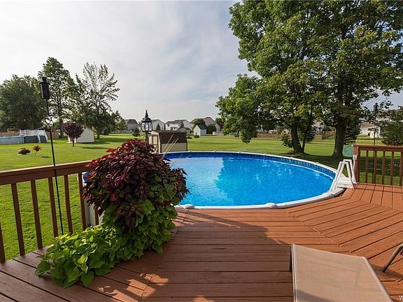 3rd image of 3715 Meadowbrook Dr