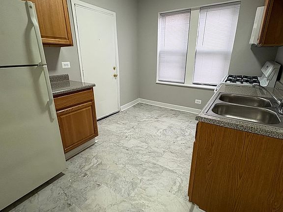 4th image of 5417 W Washington Blvd #204