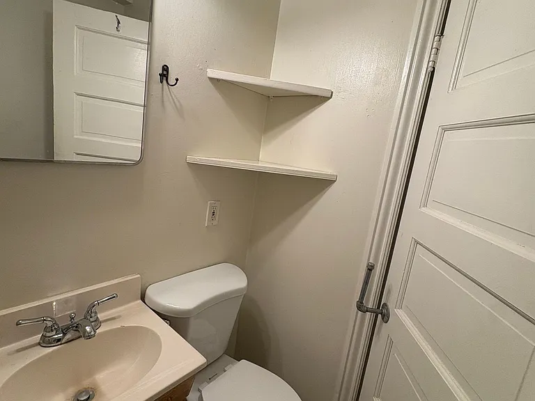 1712 F St #4 — Photo 5