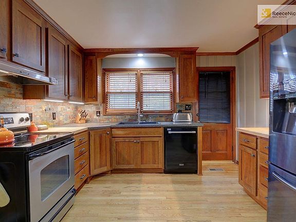 3rd image of 6131 Terrydale St